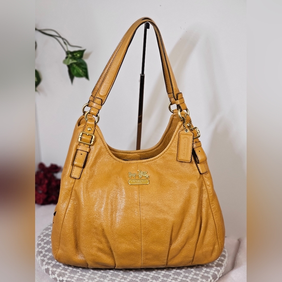 ❤EUC CarryAllLeather 3 Compartment Shoulder Bag. - Picture 10 of 15